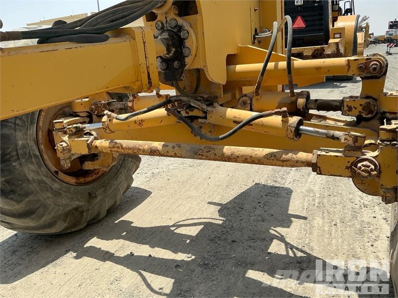 Volvo G780B معدات تمهيد الطرق