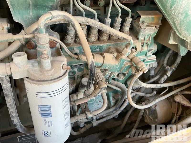 Volvo G780B معدات تمهيد الطرق