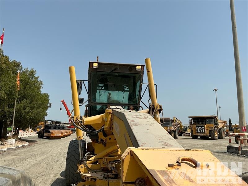 Volvo G780B معدات تمهيد الطرق