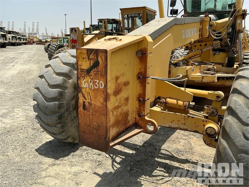 Volvo G780B معدات تمهيد الطرق