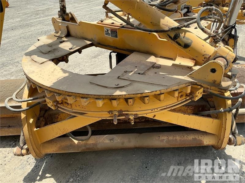Volvo G780B معدات تمهيد الطرق