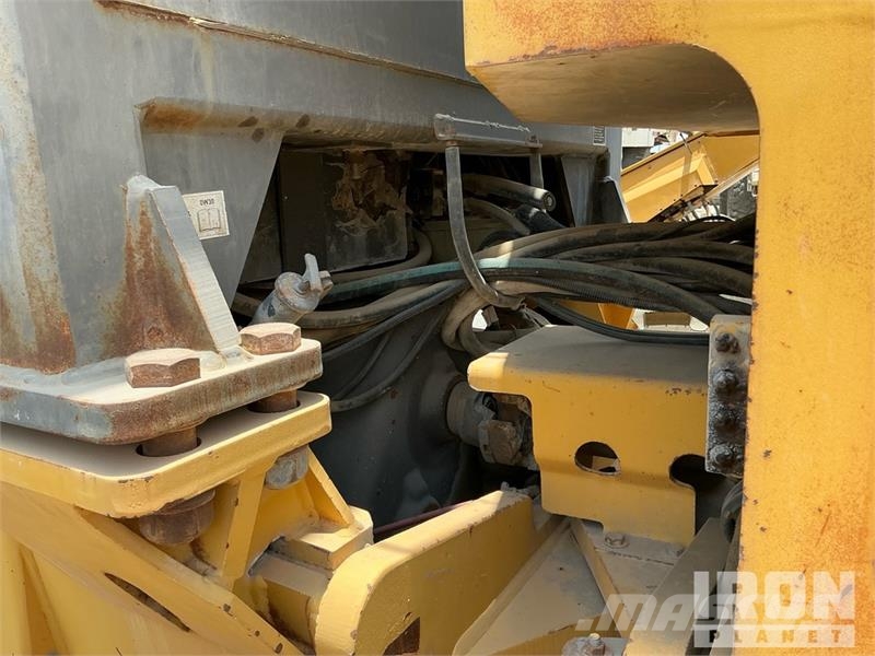 Volvo G780B معدات تمهيد الطرق