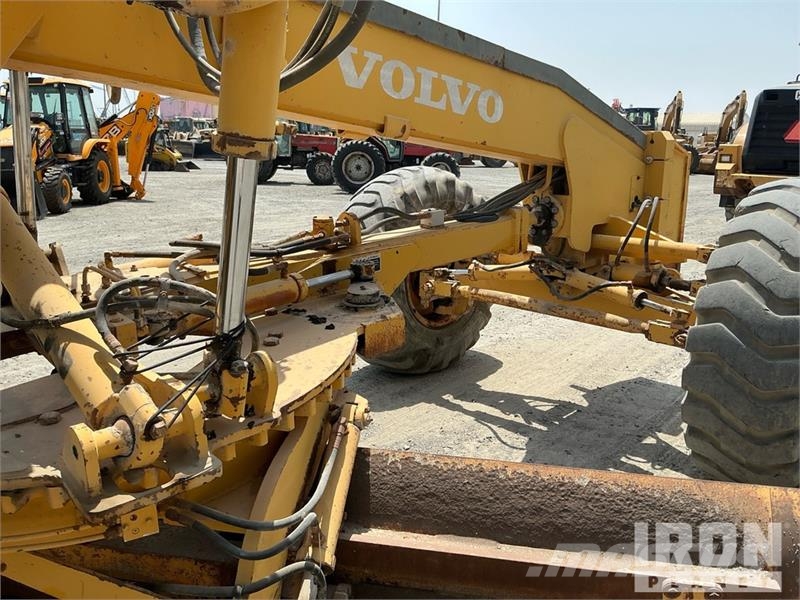 Volvo G780B معدات تمهيد الطرق