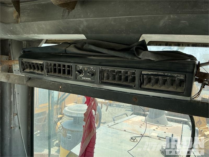 Volvo G780B معدات تمهيد الطرق