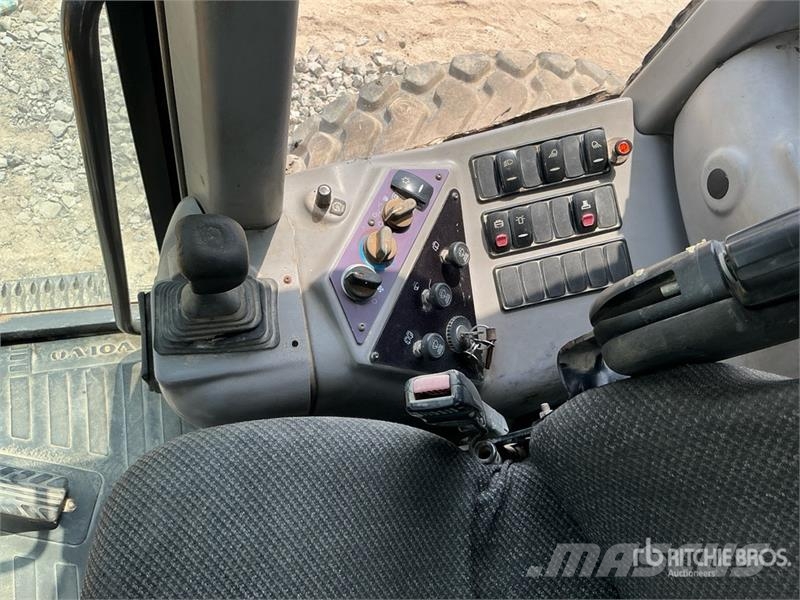 Volvo G970 Motor Grader Greiderid