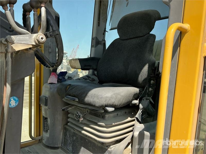 Volvo G990 モーターグレーダー