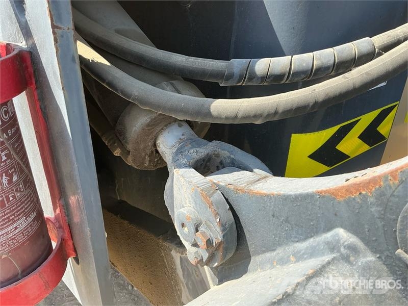 Volvo G990 モーターグレーダー