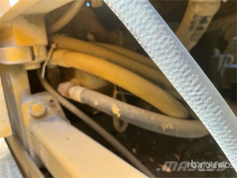 Volvo G990 モーターグレーダー