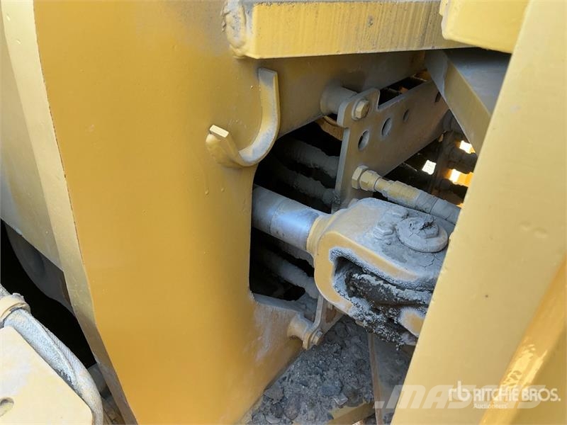 Volvo G990 モーターグレーダー