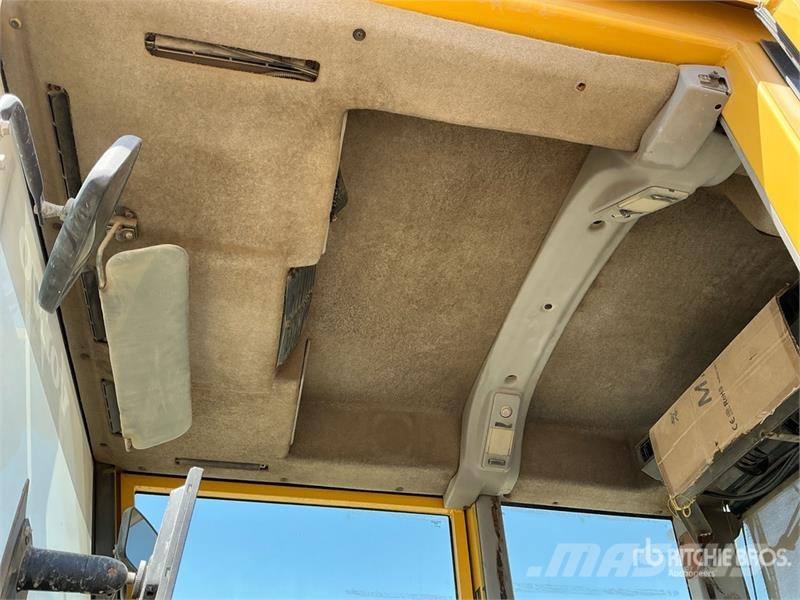 Volvo G990 モーターグレーダー