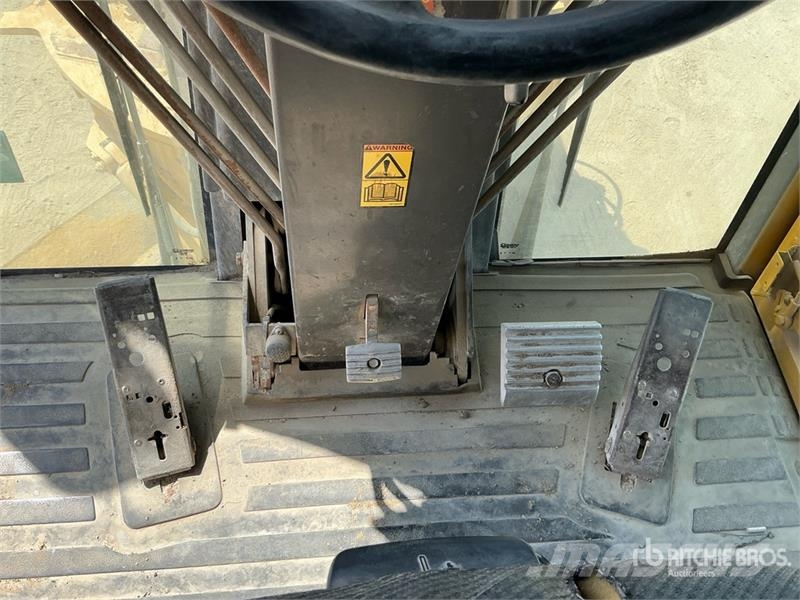 Volvo G990 モーターグレーダー