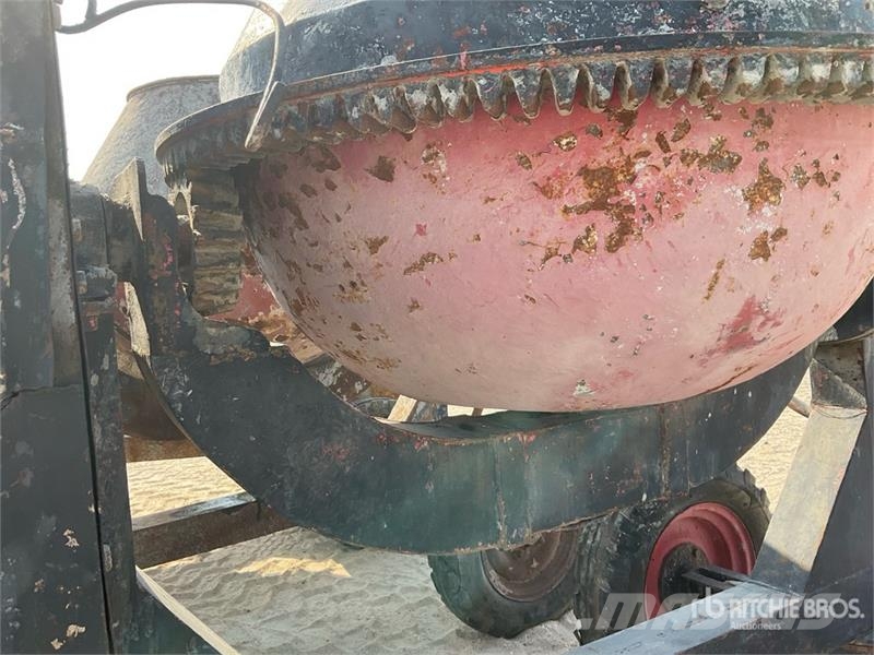 VPG Quantity of (3) Portable Concrete Mixer Beton keverők