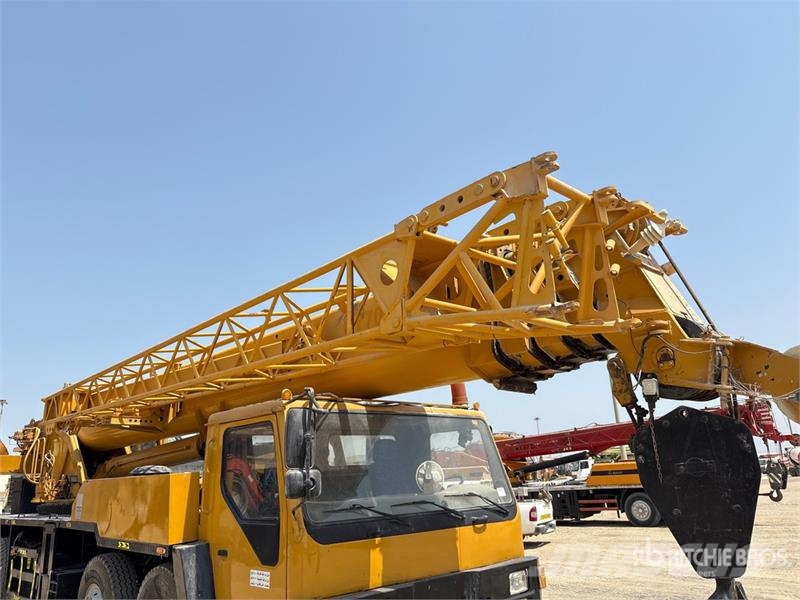 XCMG QY65K 65 ton 8x4x4 Hydraulic Truck Crane Roomikkraanad