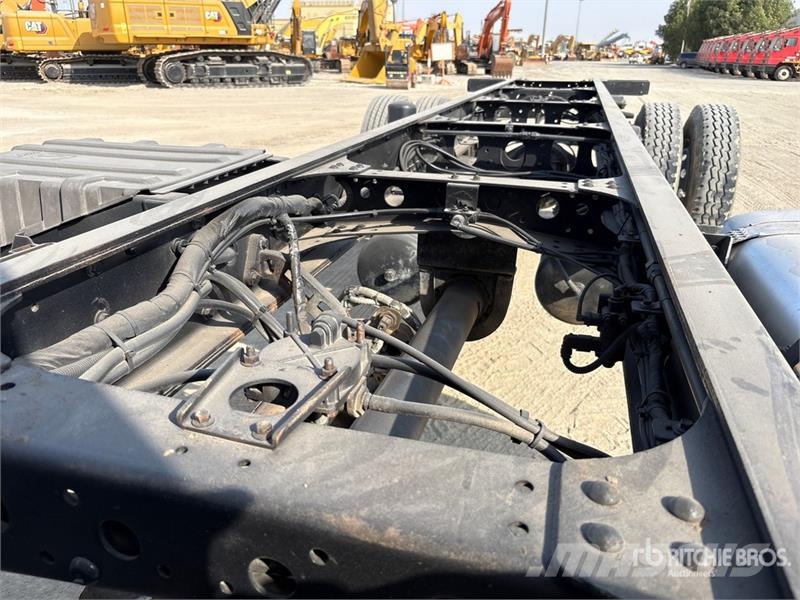XCMG XGA1182D6SAX 4x2 Sleeper Cab and Chassis Cabines