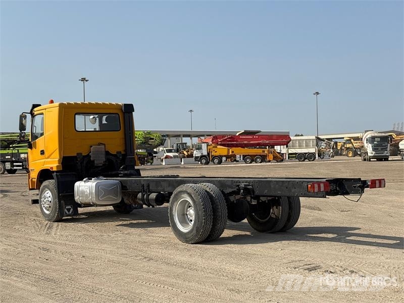 XCMG XGA1182D6SAX 4x2 Sleeper Cab and Chassis Cabines
