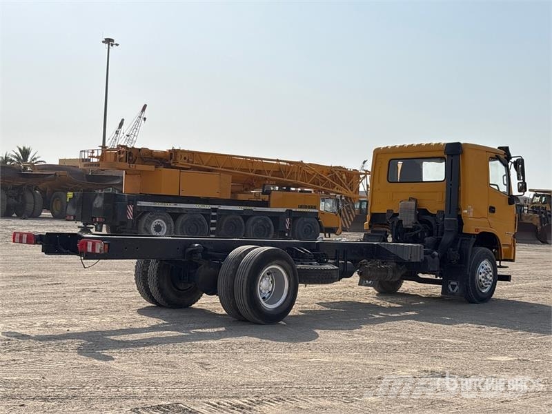 XCMG XGA1182D6SAX 4x2 Sleeper Cab and Chassis Cabines