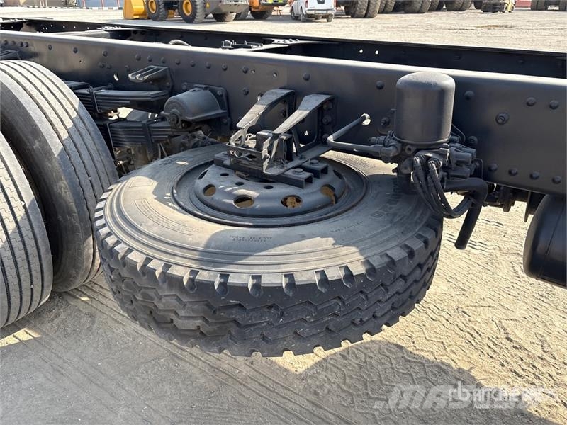 XCMG XGA1182D6SAX 4x2 Sleeper Cab and Chassis Cabines