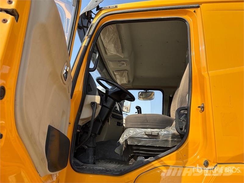 XCMG XGA1182D6SAX 4x2 Sleeper Cab and Chassis Cabines