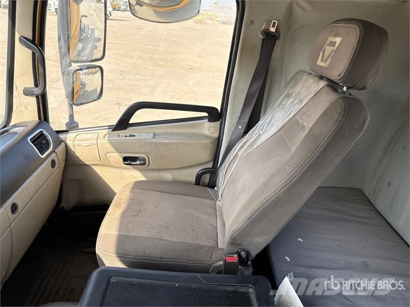 XCMG XGA1182D6SAX 4x2 Sleeper Cab and Chassis Cabines