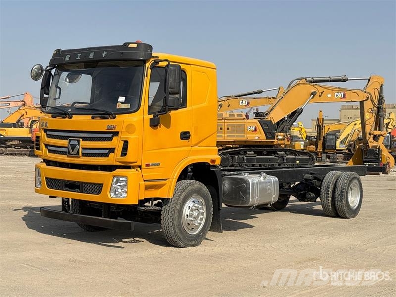 XCMG XGA1182D6SAX 4x2 Sleeper Cab and Chassis Cabines