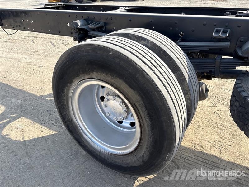 XCMG XGA1182D6SAX 4x2 Sleeper Cab and Chassis Cabines