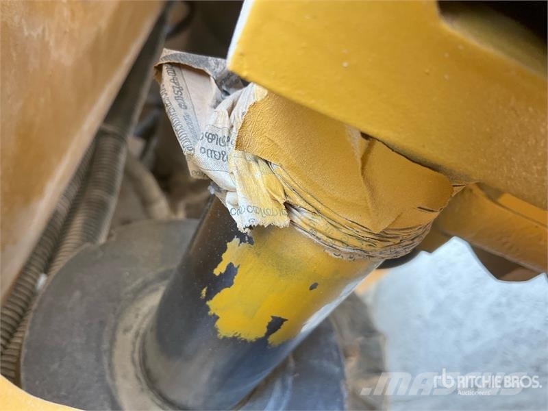 XCMG XS223JE Smooth Drum Compactor مداحل أحادية الأسطوانة