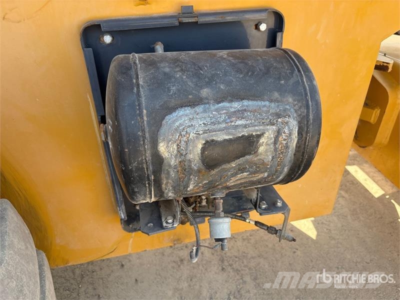 XCMG XS223JE Smooth Drum Compactor 单轮压路机