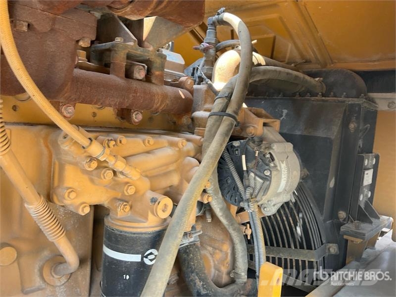 XCMG XS223JE Smooth Drum Compactor مداحل أحادية الأسطوانة