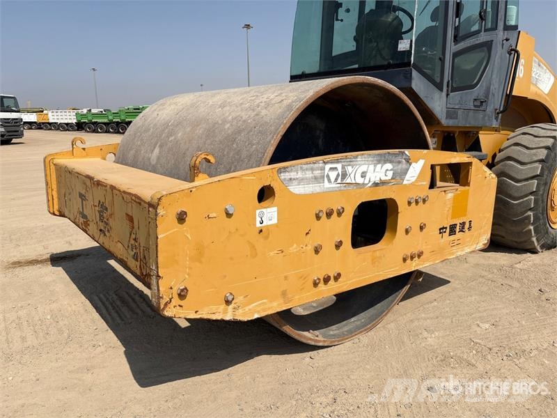 XCMG XS223JE Smooth Drum Compactor 单轮压路机