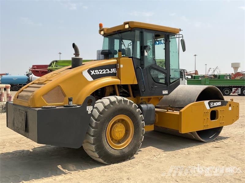 XCMG XS223JE Smooth Drum Compactor مداحل أحادية الأسطوانة