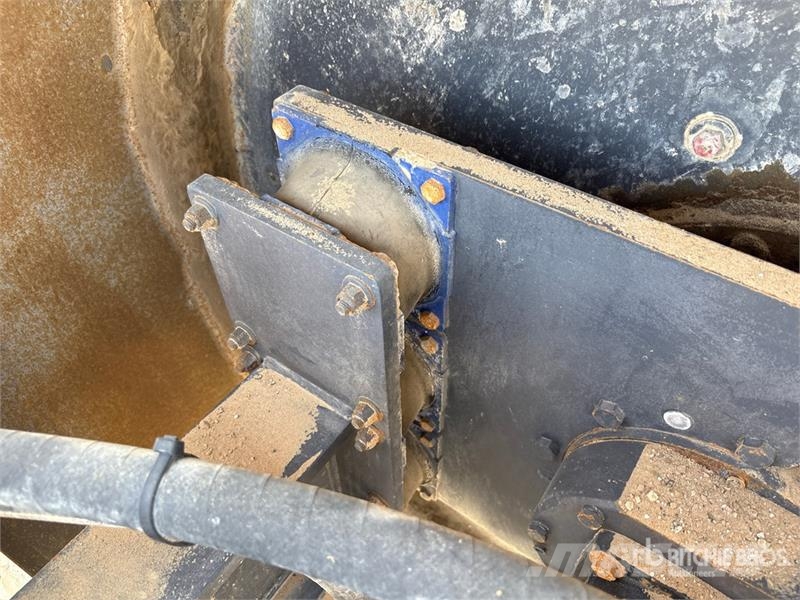 XCMG XS223JE Smooth Drum Compactor 单轮压路机