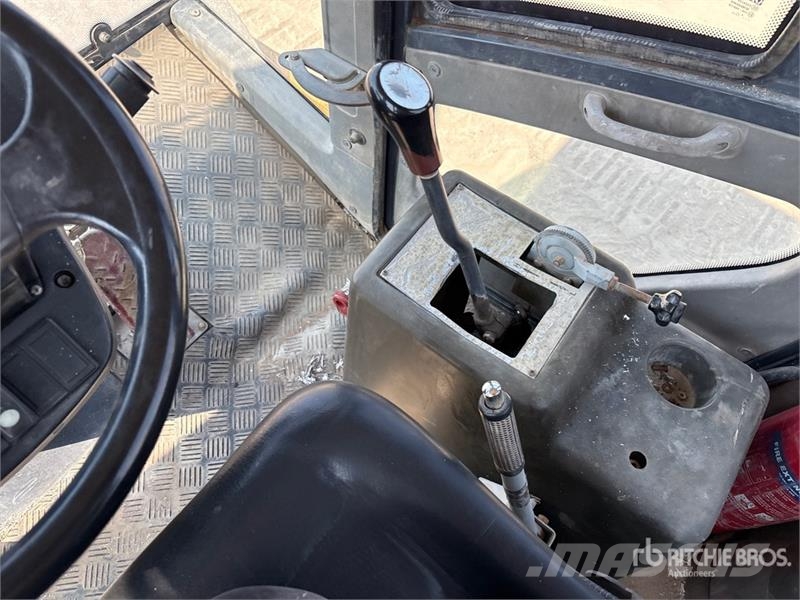 XCMG XS223JE Smooth Drum Compactor 单轮压路机