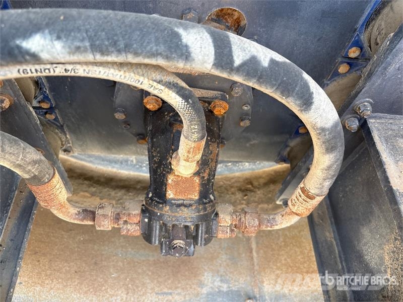 XCMG XS223JE Smooth Drum Compactor 单轮压路机