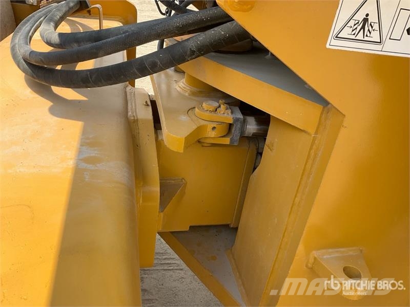 XCMG XS223JE Smooth Drum Compactor مداحل أحادية الأسطوانة