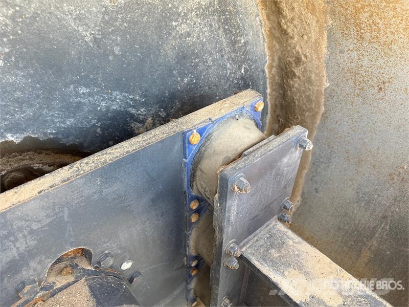 XCMG XS223JE Smooth Drum Compactor 单轮压路机
