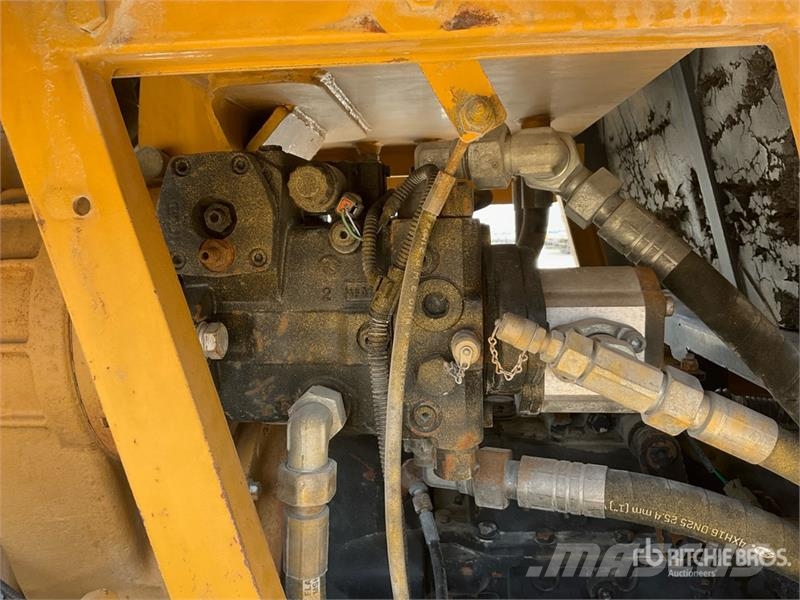 XCMG XS223JE Smooth Drum Compactor مداحل أحادية الأسطوانة