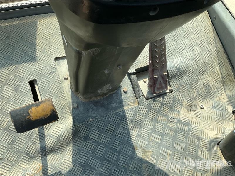 XCMG XS223JE Smooth Drum Compactor مداحل أحادية الأسطوانة