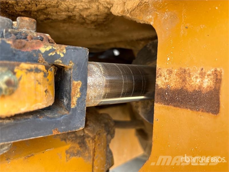 XCMG XS223JE Smooth Drum Compactor 单轮压路机