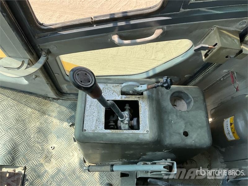 XCMG XS223JE Smooth Drum Compactor مداحل أحادية الأسطوانة