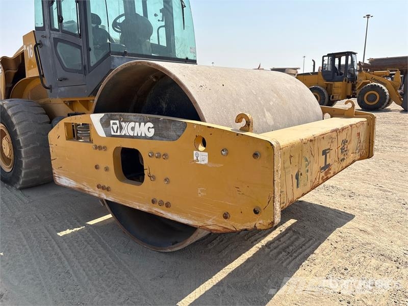 XCMG XS223JE Smooth Drum Compactor 单轮压路机