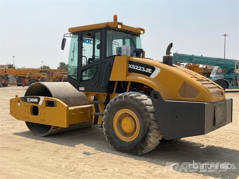 XCMG XS223JE Smooth Drum Compactor مداحل أحادية الأسطوانة