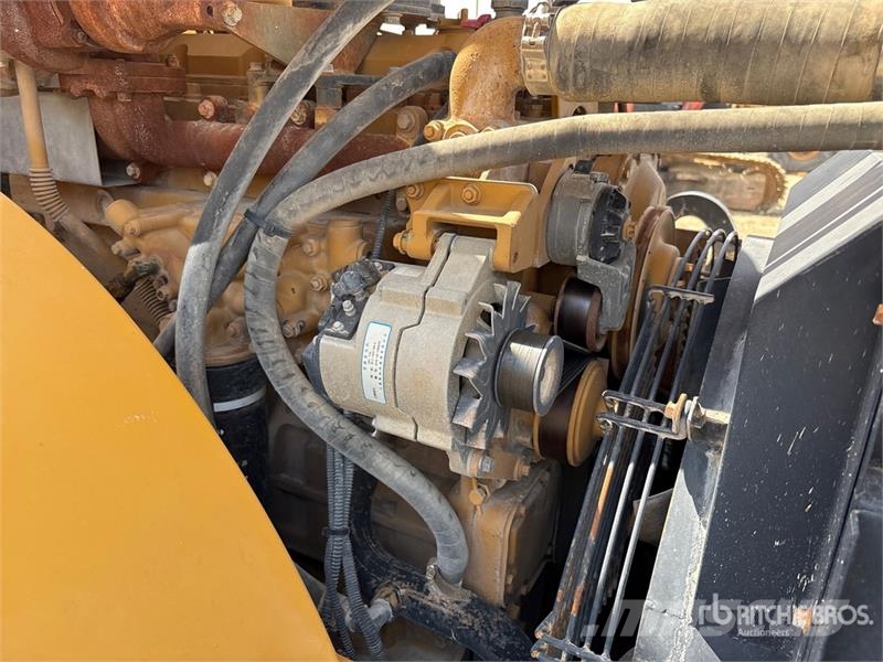 XCMG XS223JE Smooth Drum Compactor 单轮压路机
