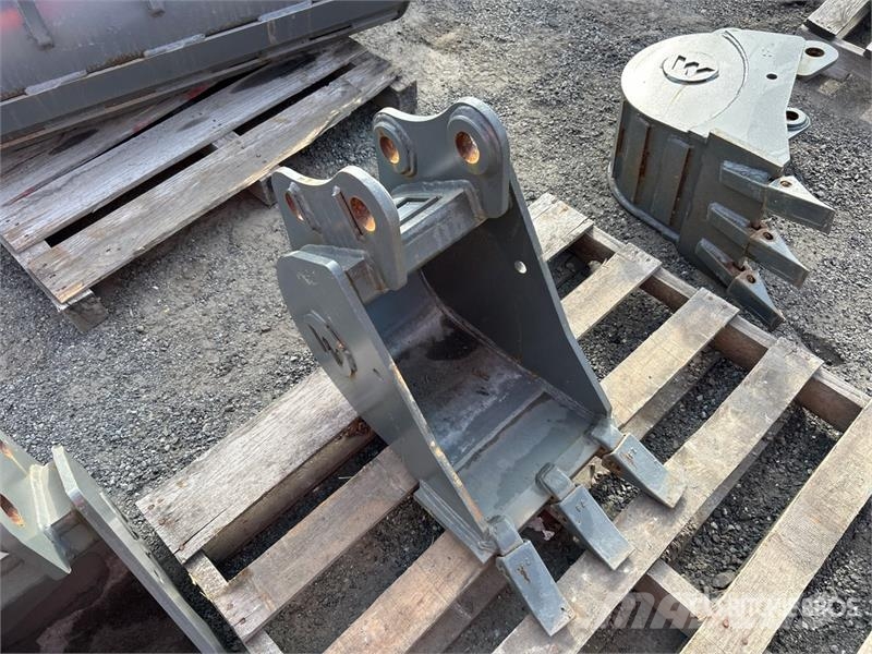  12 in Digging Excavator Bucket Baldes