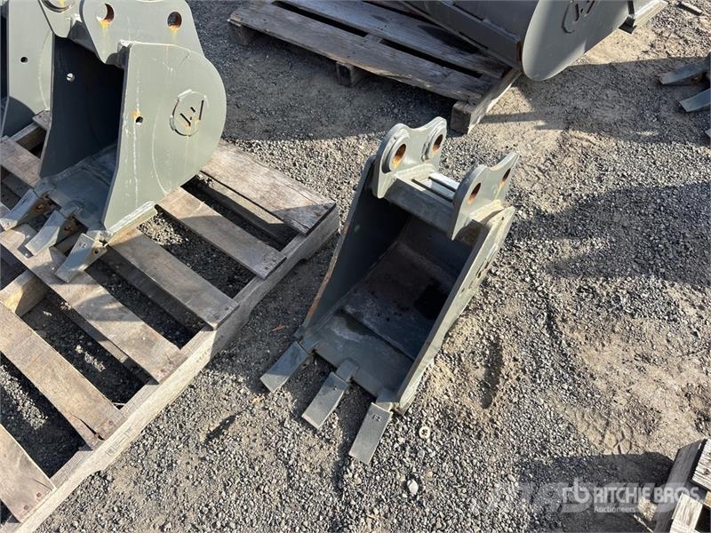  12 in Digging Excavator Bucket Baldes