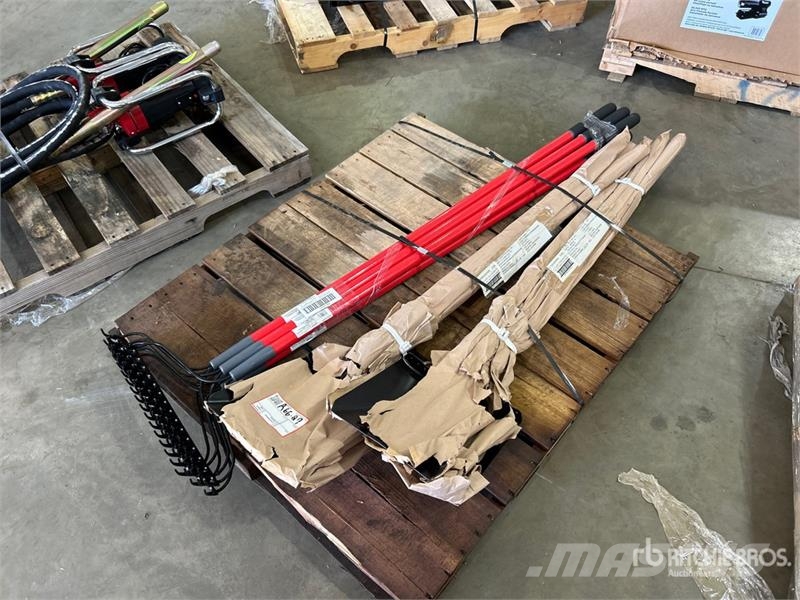 12 pc Assorted Landscaping Tools Landbruk - Annet