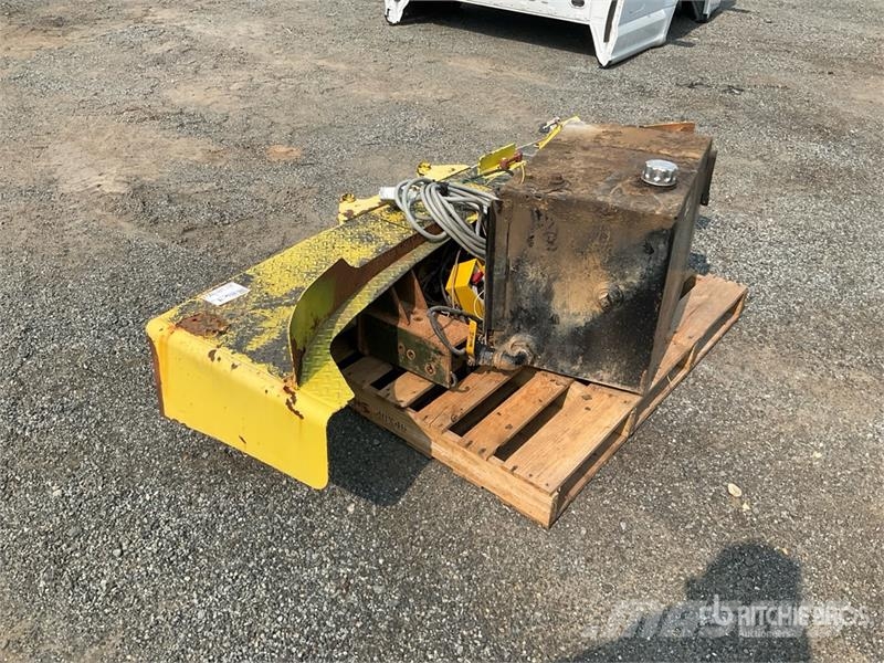 12UA8X3R1H 12000 lb Winch & Bumper Ostale kargo komponente