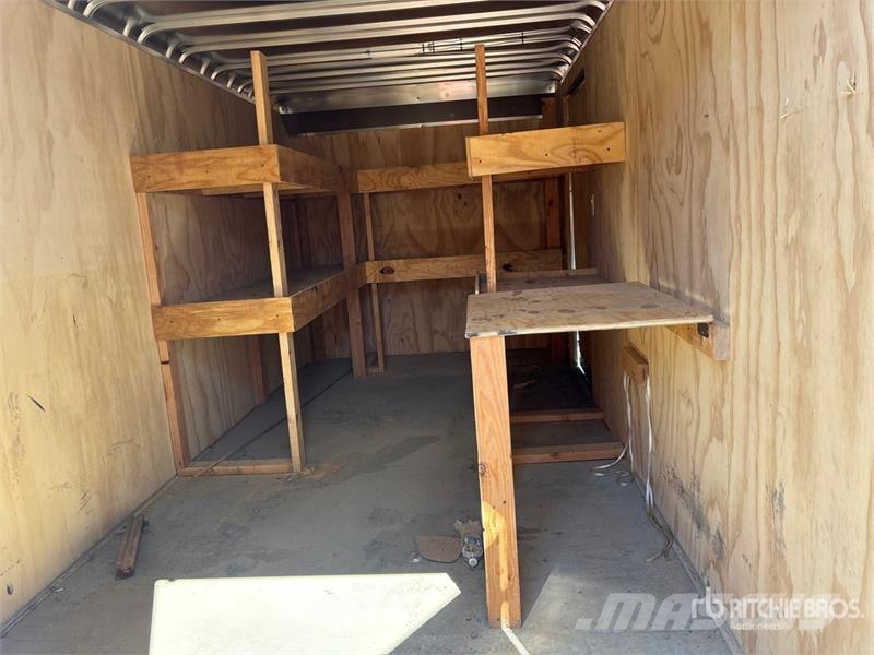  16 ft T/A Enclosed Trailer Furgons