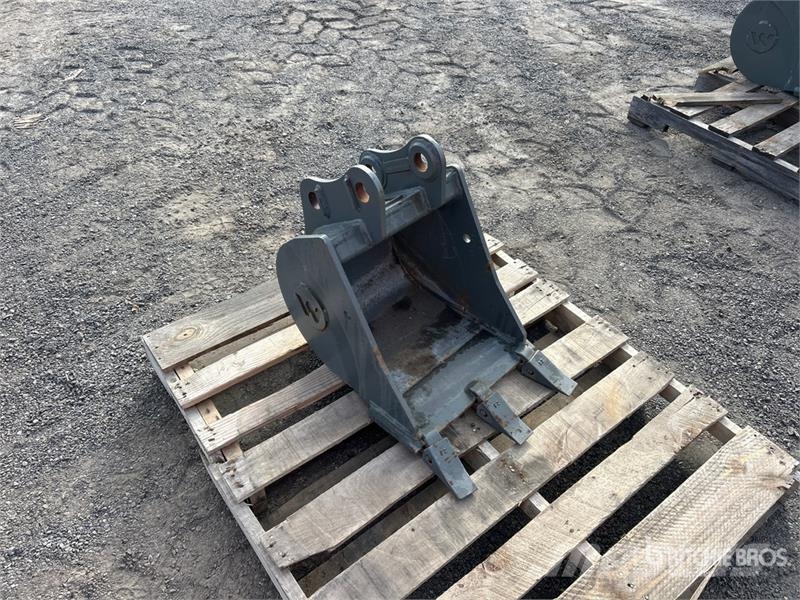  16 in Digging Bucket Baldes