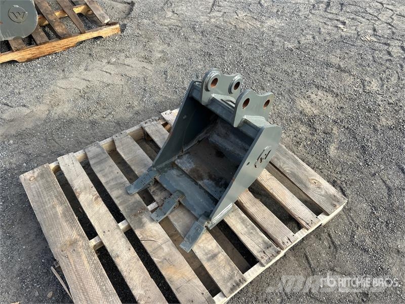  16 in Digging Bucket Baldes