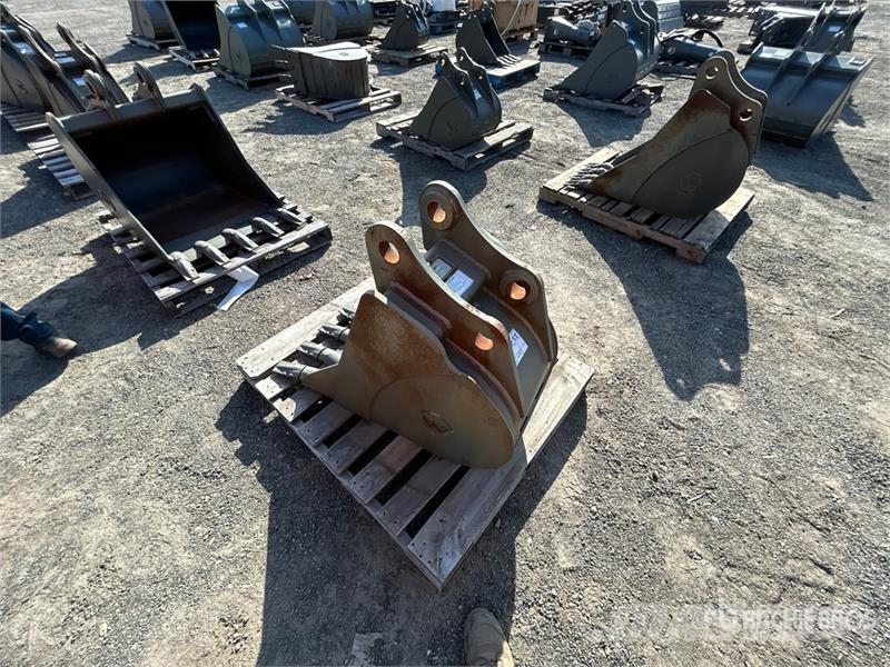 18 in Digging Excavator Bucket Baldes